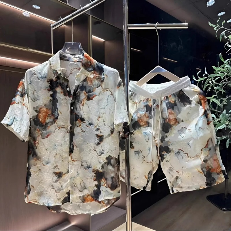 Mens Fashion Wear - ファッショナブルでカジュアルなメンズ新作ハイエンドトレンドプリント柄ショートパンツとシャツのツーピースカジュアルスーツ